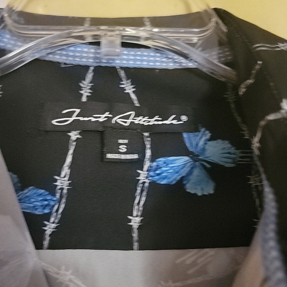 Just Attitude Neon Butterfly Barbed Wire Shirt Mens Size Small - Picture 3 of 3